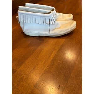 Woman’s Vintage Minnetonka fringe booties size 10